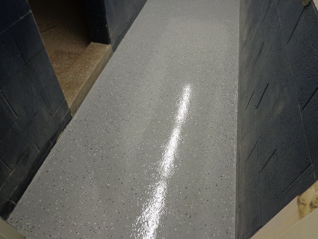 Speckled flake epoxy floor